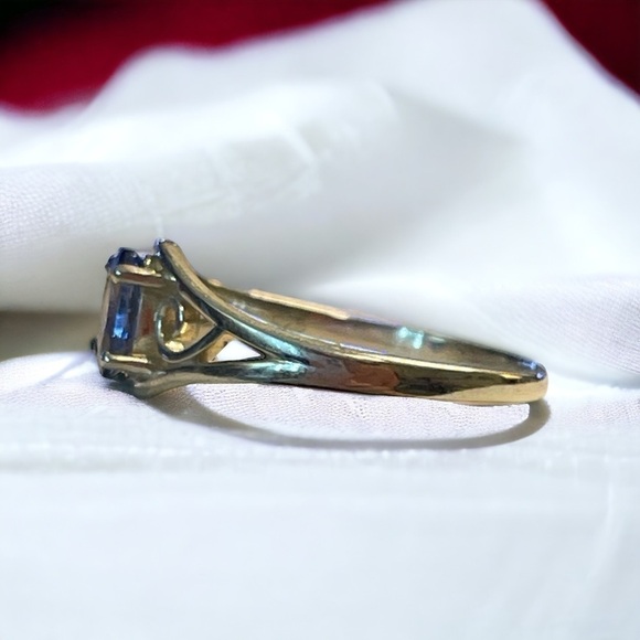 Vivid Blue Tanzanite Sterling Silver Ring (8) - Picture 8 of 11